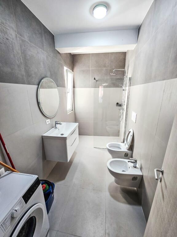 For Rent: 2+1+1 Parking Spot📍Former Aviation Field (River Residence) - 76,000 Lek - Area 100m² - New Building (Construction 2024) - Easy access via the Grand Ring Road🚀