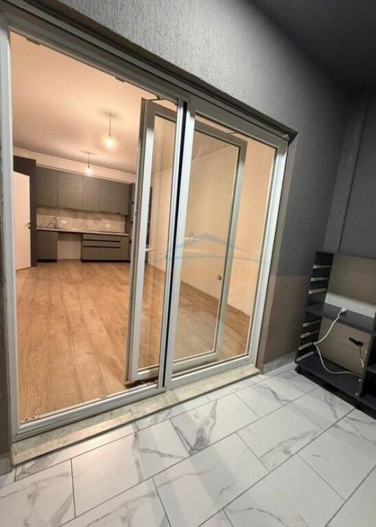 Office space for rent at Komuna e Parisit