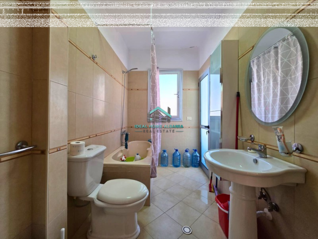 Apartament 2+1+2 për Shitje – Kati i Sipërm, Lungomare, Vlore.