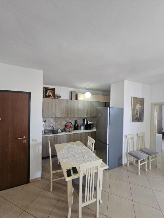 Jepet me qera  Apartament 1+1 lagja 13 ne plazh