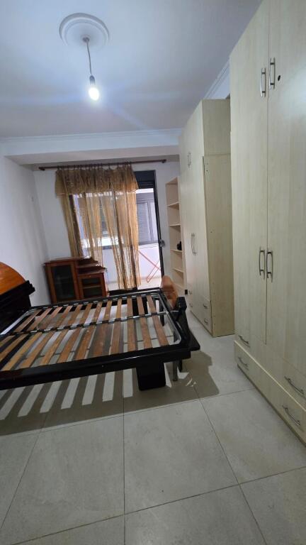 Affittasi appartamento 2+1 presso Unaza e Re vicino all'Hotel Marinaj