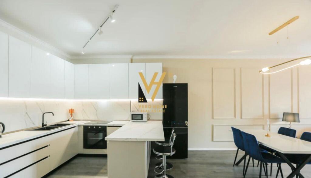 JEPET APARTAMENT 2+1+2+2BLK ME QIRA TE KOMUNA E PARISIT 1.300 EURO