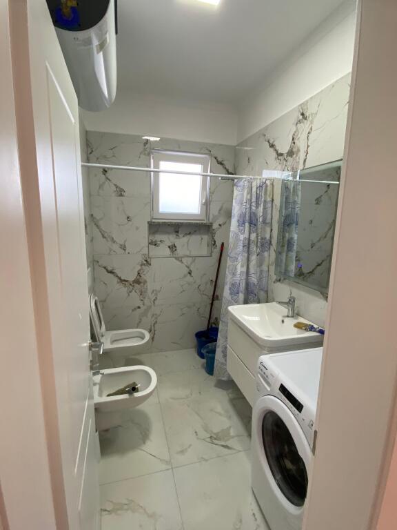 Shitet Apartament 3+1+2 Lagja 17 ne Durres