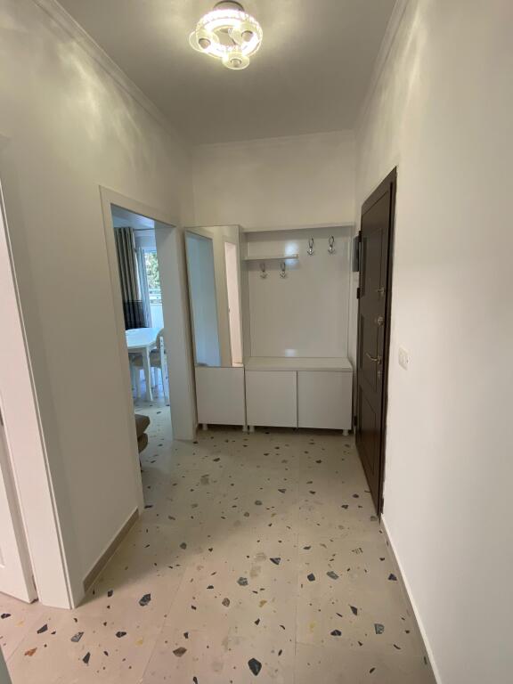 Shitet Apartament 3+1+2 Lagja 17 ne Durres