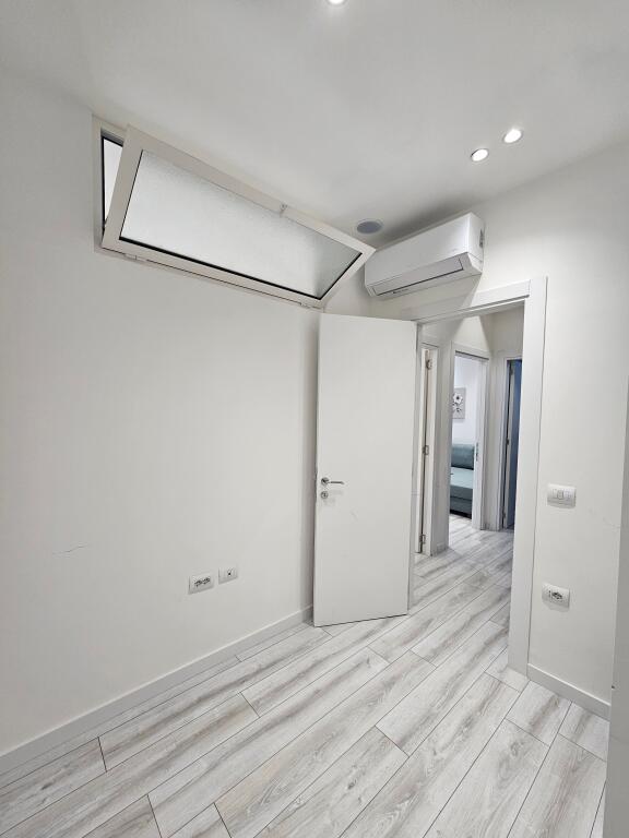 🏢Nella zona di Shkozes, Residenza Relux, si affitta appartamento 1+1+deposito, arredato. 40.000 Leke   