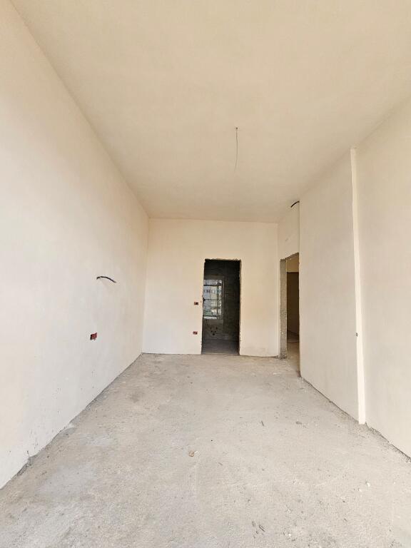 Shitet 2+1+2wc &amp; Ballkon + post parkimi  📍 Fusha e Aviacionit *( 170.000 Euro )* - Laprake | Ne Fazë Ndërtimi mbaron per 7 muaj. Kati 4