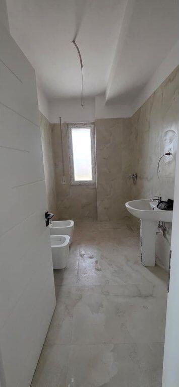 SHITET APARTAMENT 2+1+2 ME VERANDË – PASKUQAN!