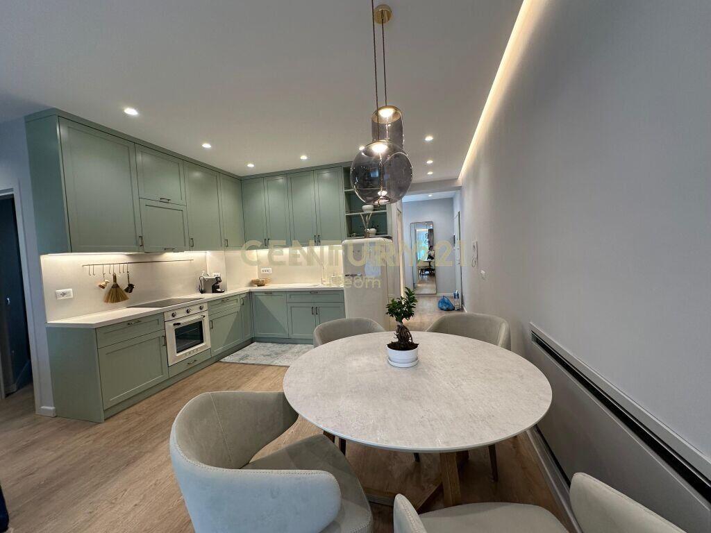 Jepet me qira, apartament modern 2+1+2 te Liqeni i Thate!