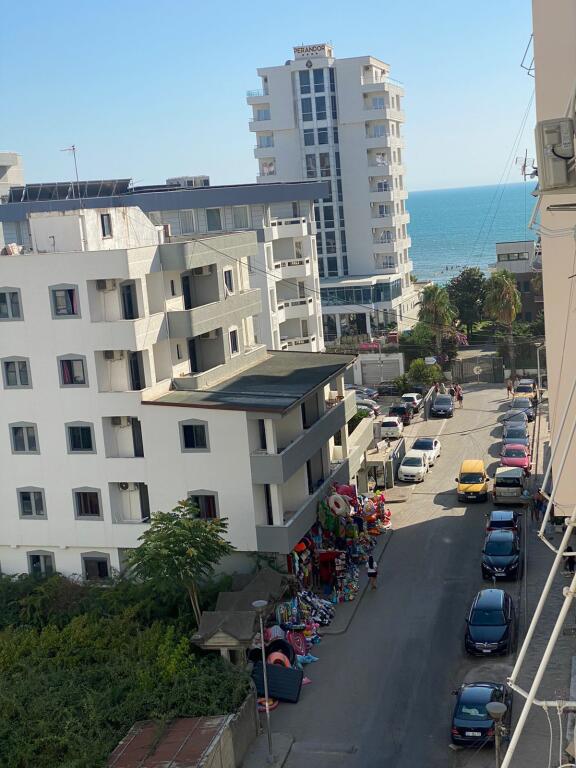 Shitet Apartament 1+1 lagja 13 durres me pamje deti