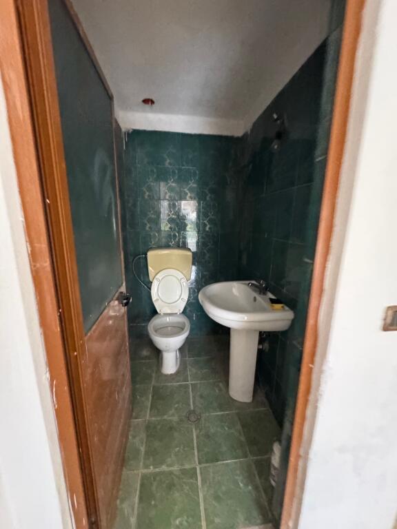 Shop for rent near Nela 6 Yzberisht 30,000 lek