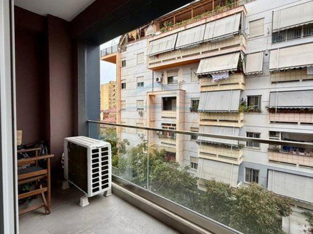 Shitet, Apartament 2+1, Rruga e Barrikadave, Tiranë
