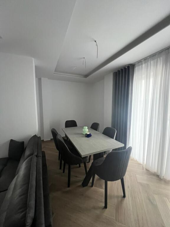 APARTAMENT ME QERA 2+1+post parkimi