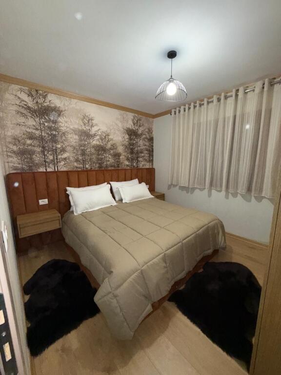 Shitet shtepi me 3 apartamente 1+1 ne Voskopoje ,Korce