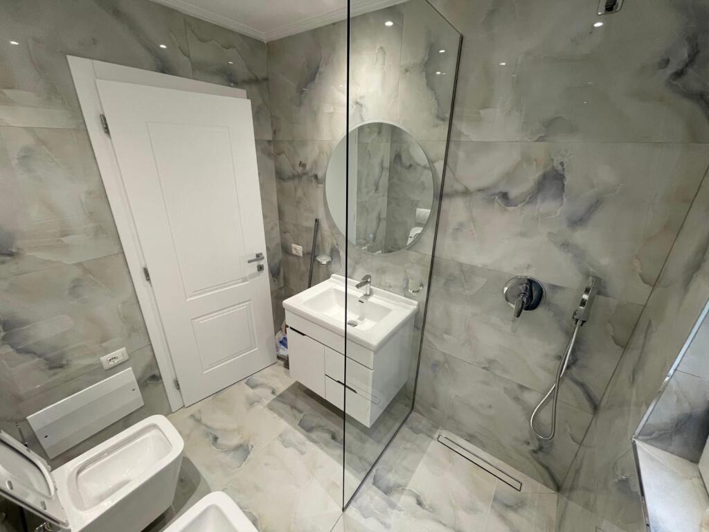 Qira, Apartament 2+1+2 POSTE PARKIMI Liqeni i Thate