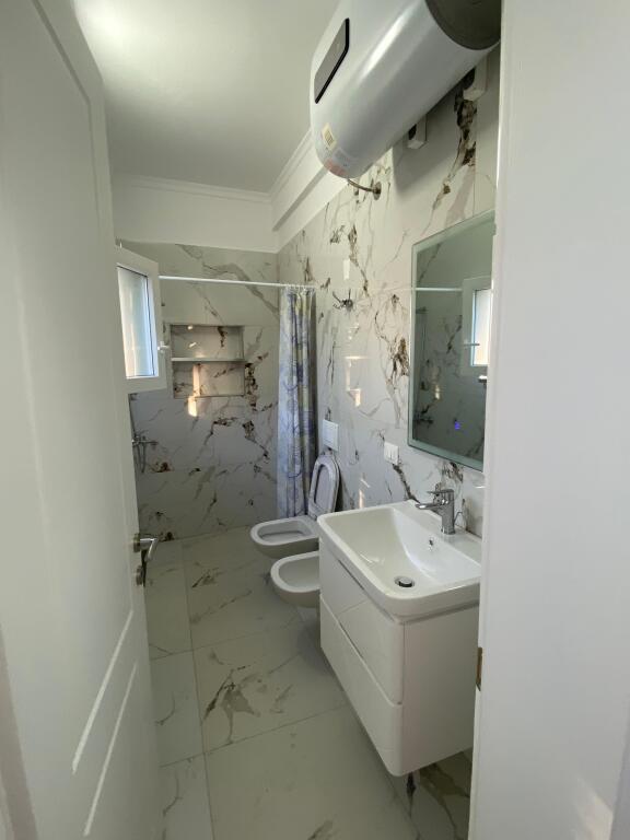 Shitet Apartament 3+1+2 Lagja 17 ne Durres