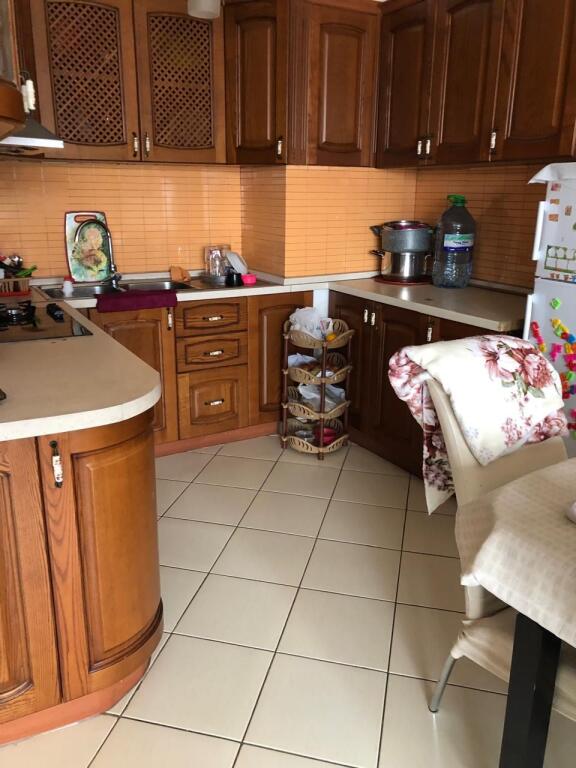 Appartamento 2+2 bagni+1 balcone al bar artisti ad Astir