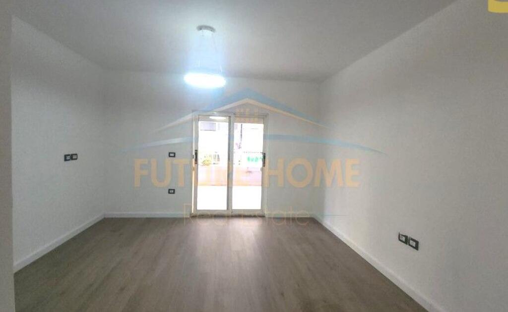 • Mundesi shitje me KREDi , Apartament 1+1 + Verande , Komuna Parisit , perballe "Ola Fast"
