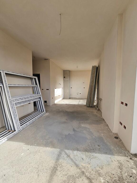 Shitet 2+1+2wc &amp; Ballkon + post parkimi  📍 Fusha e Aviacionit *( 170.000 Euro )* - Laprake | Ne Fazë Ndërtimi mbaron per 7 muaj. Kati 4