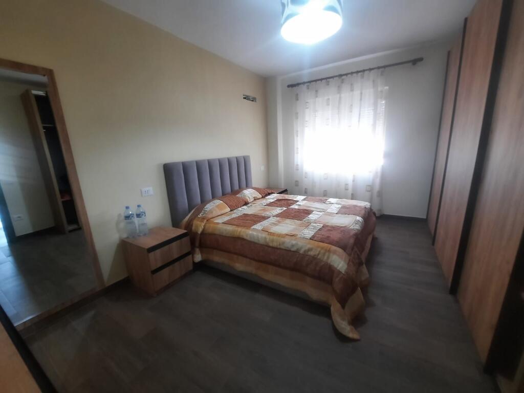 Jepet apartament me qera 1+1 qender durres