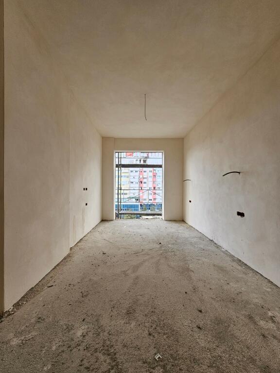 Shitet 2+1+2wc &amp; Ballkon + post parkimi  📍 Fusha e Aviacionit *( 170.000 Euro )* - Laprake | Ne Fazë Ndërtimi mbaron per 7 muaj. Kati 4