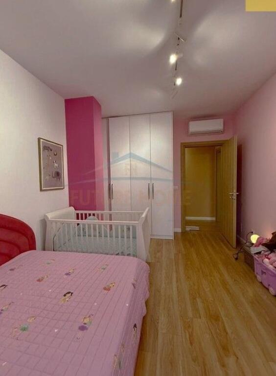 Shitet, Apartament 2+1+2, Rruga e Barrikadave, Tiranë