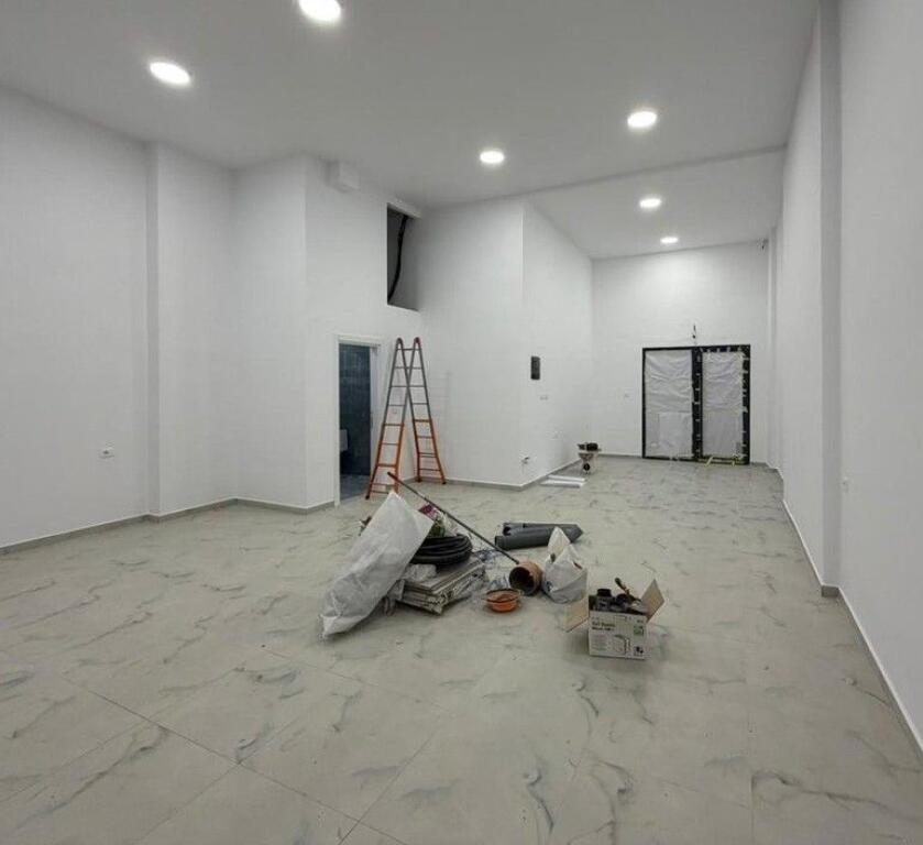 Qera, Ambient Biznesi, Unaza e Re, Tiranë