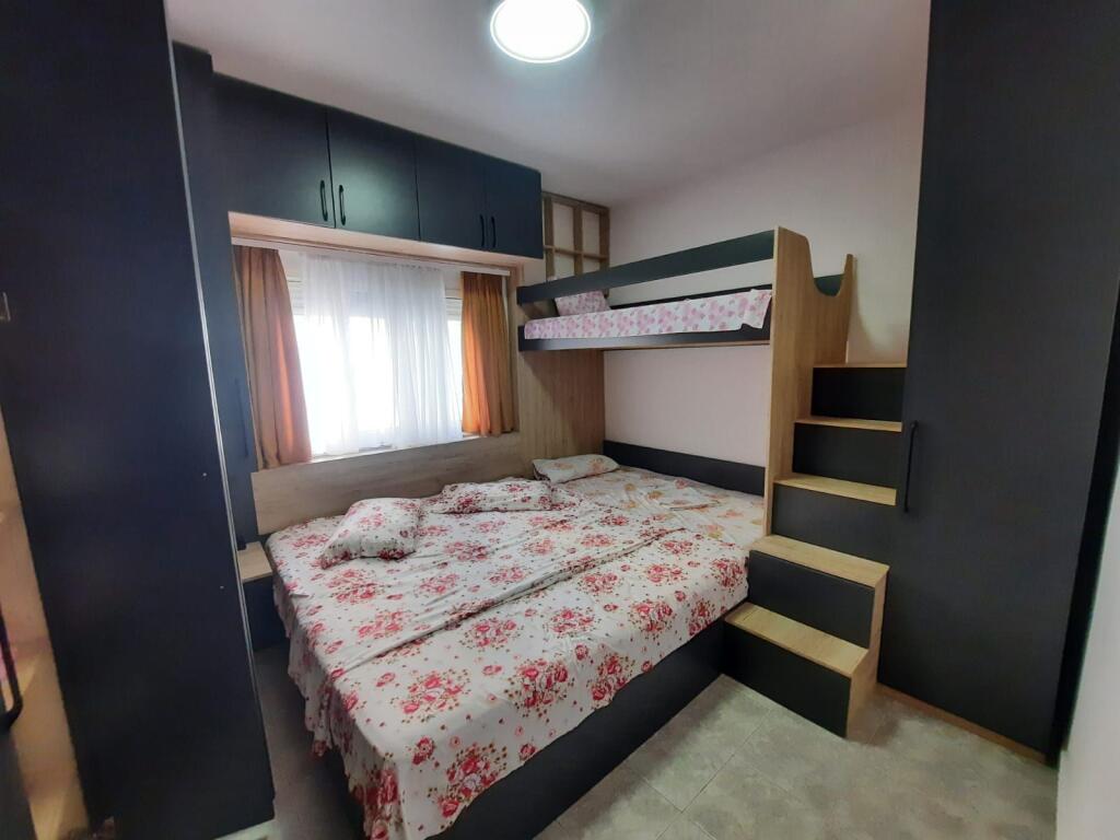 Jepet apartament me qera 1+1 lagja 13 durres