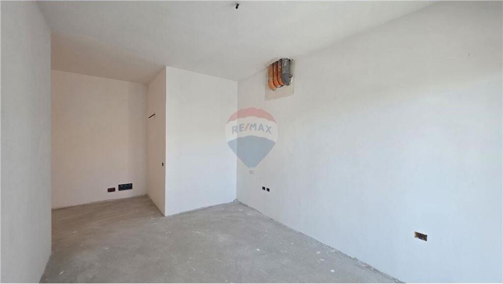 Dupleks ne shitje tek Kisha Ortodokse,Vlore