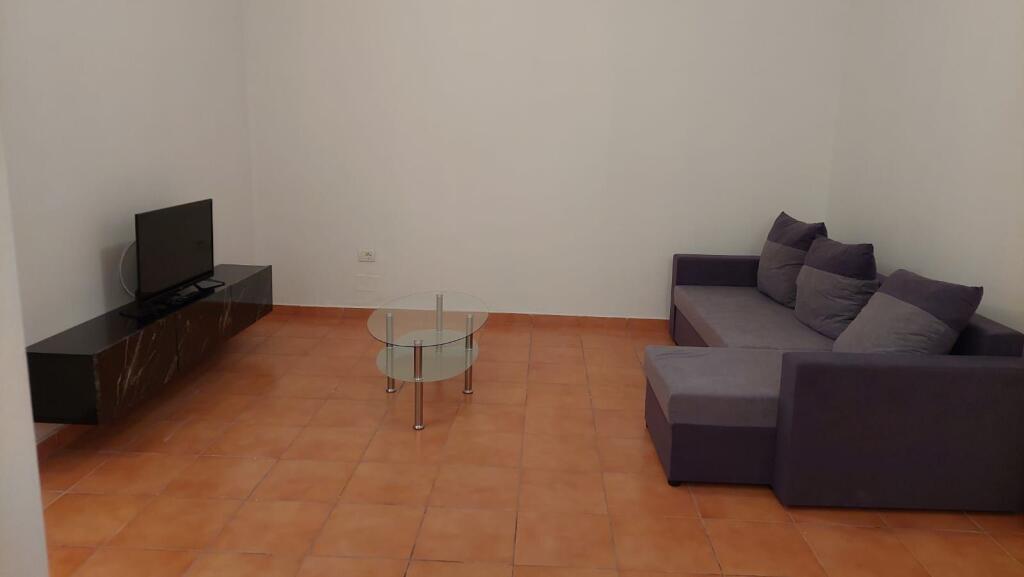 Apartament 2+1+2 me qira tek Komplekset Fratari Astir