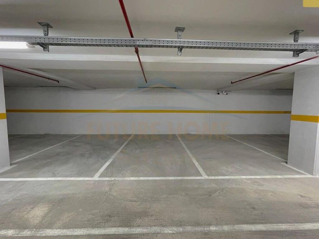 Qira, Apartament 2+1+Post parkimi, prane Air Albania,Tirane.