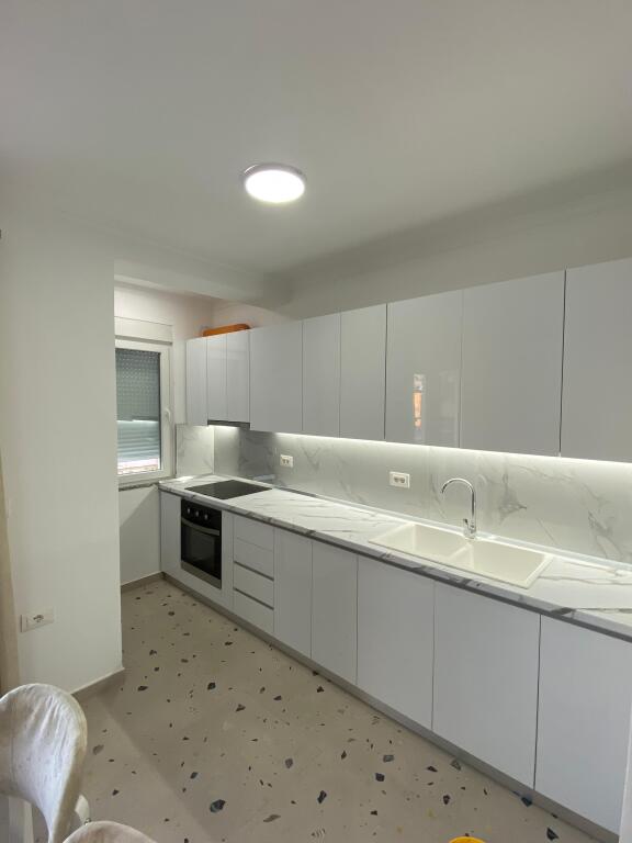 Shitet Apartament 3+1+2 Lagja 17 ne Durres