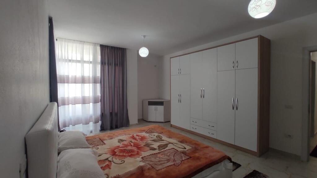 Jepet apartament me qera 2+1+2 me pamje fantastike nga deti vollga