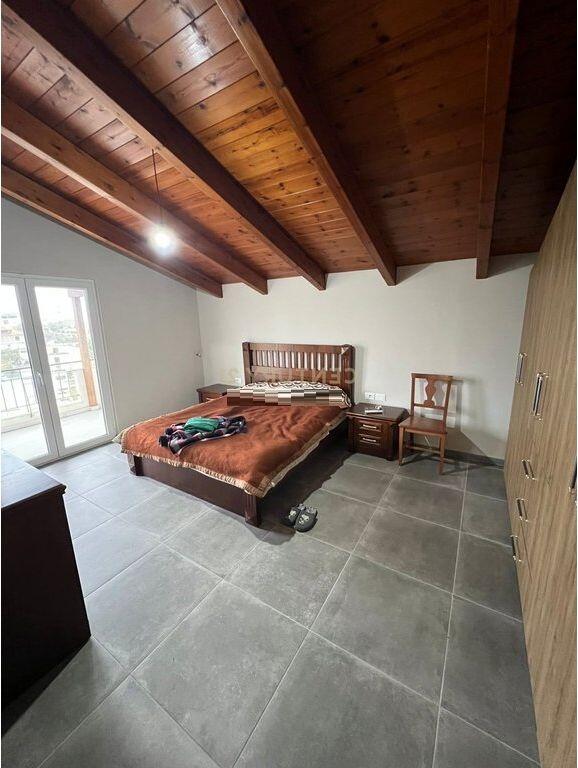 Apartament 3+1+2+ 2 Poste Parkimi Me Qira prane Liqenit i Farkës