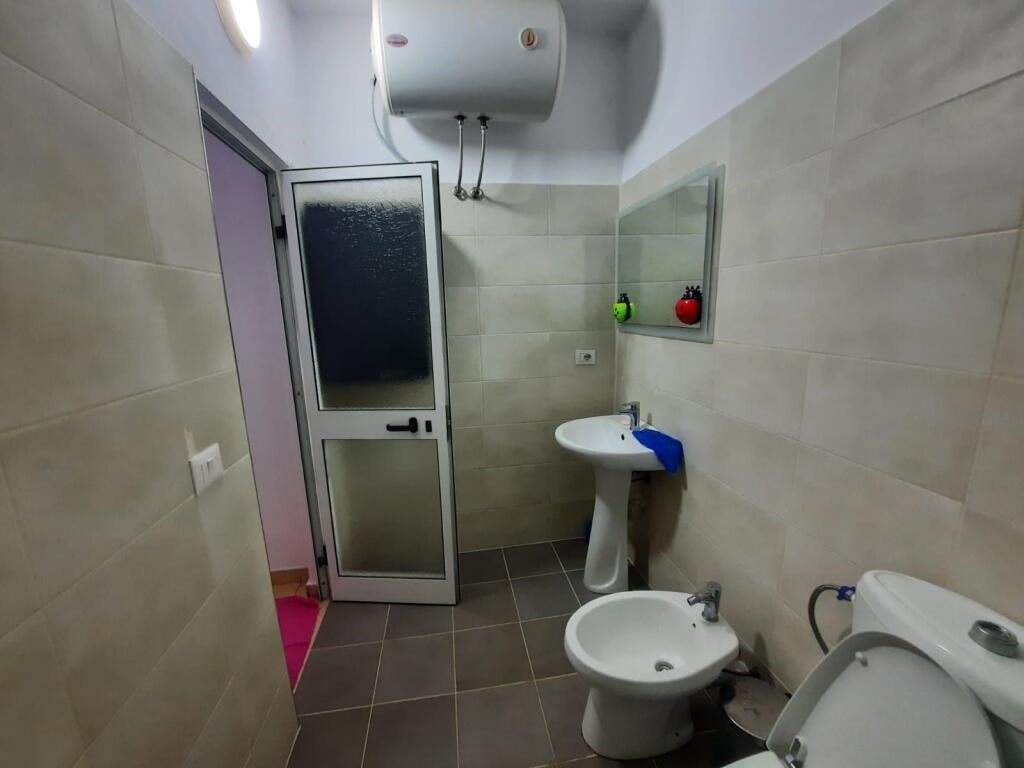 Jepet apartament me qera 1+1 lagja 13 durres