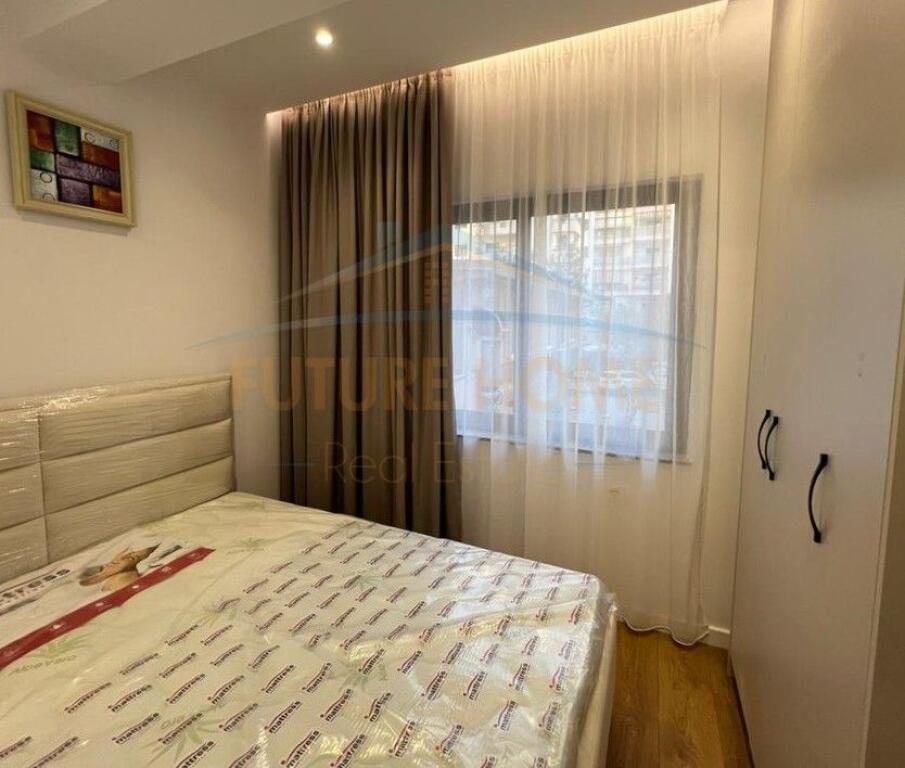 Shitet, Apartament 1+1, Komuna e Parisit, Tirane