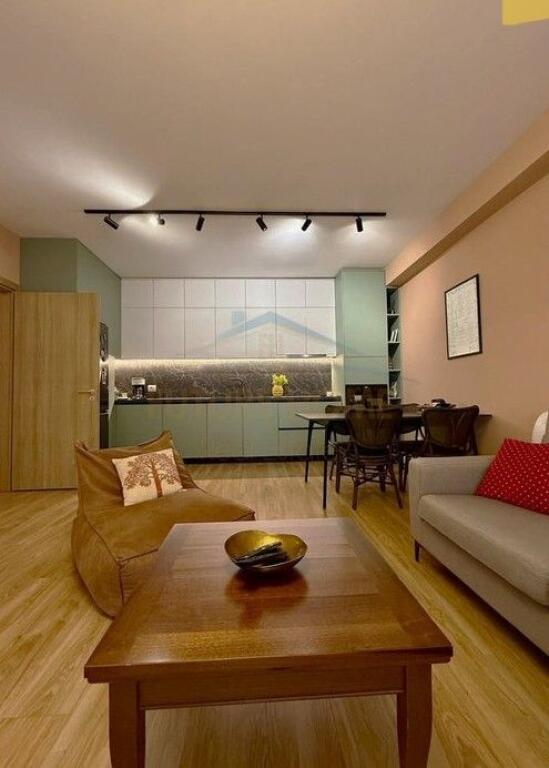 Shitet, Apartament 2+1+2, Rruga e Barrikadave, Tiranë