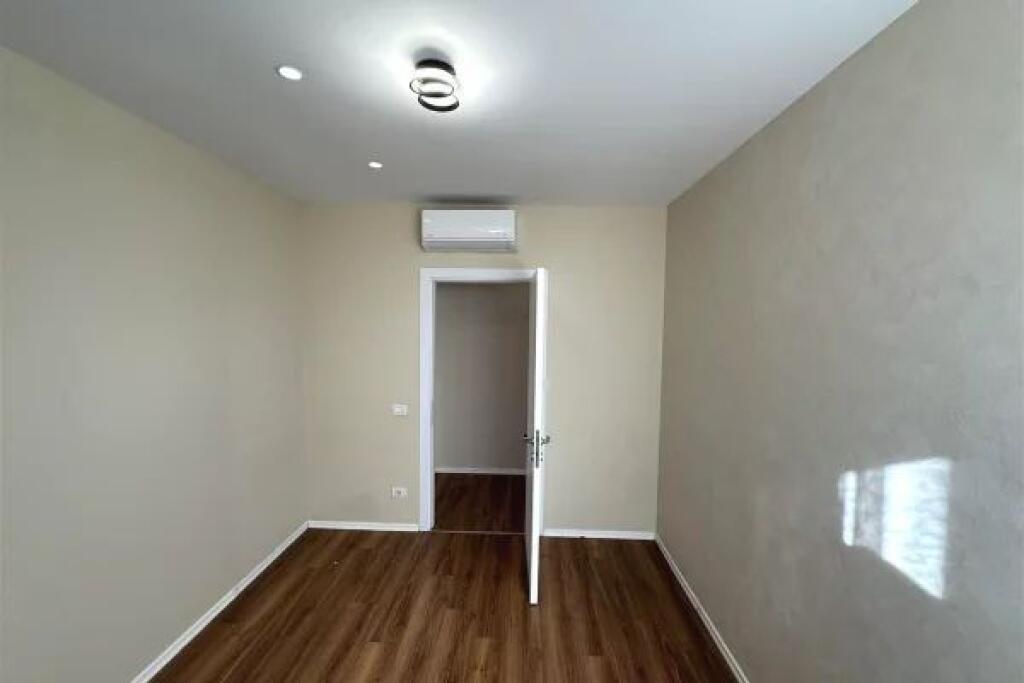 Appartamento vuoto in affitto Astir