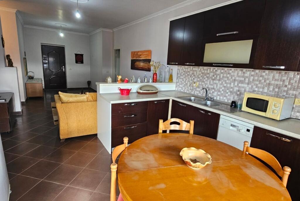 Ne Fresk Shitet Apartament 2+1 I Mobiluar!