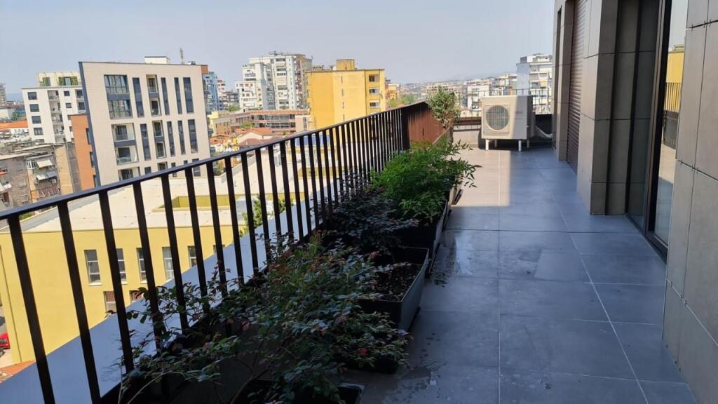 DUPLEX 2+1 CON 2 POSTI AUTO IN AFFITTO IN CENTRO