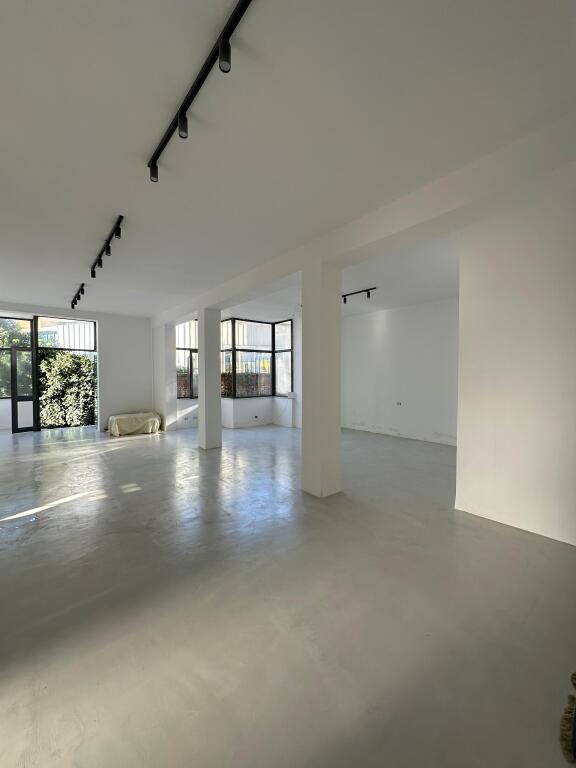 Ambient Bisnes për Qera – 100 m² – Qendra e Tiranës