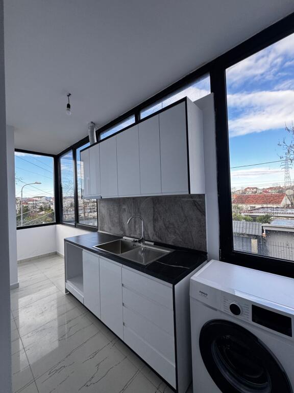 SHTËPI ME QERA 1+1 – LAPRAKË, RR. “LLAZAR SHAPATINI”