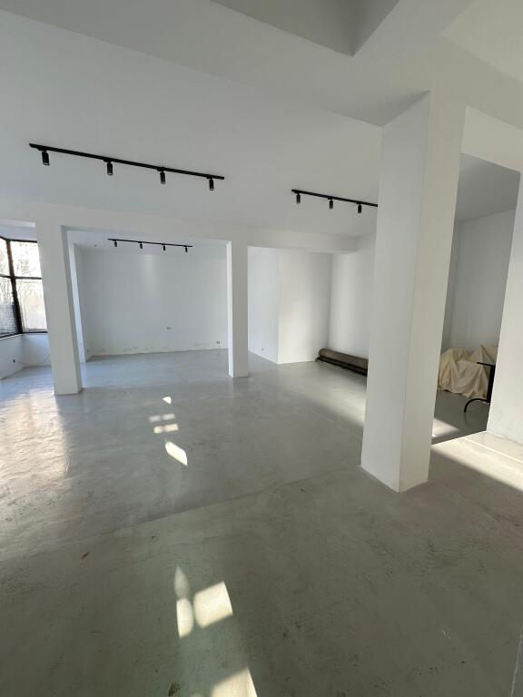 Ambient Bisnes për Qera – 100 m² – Qendra e Tiranës