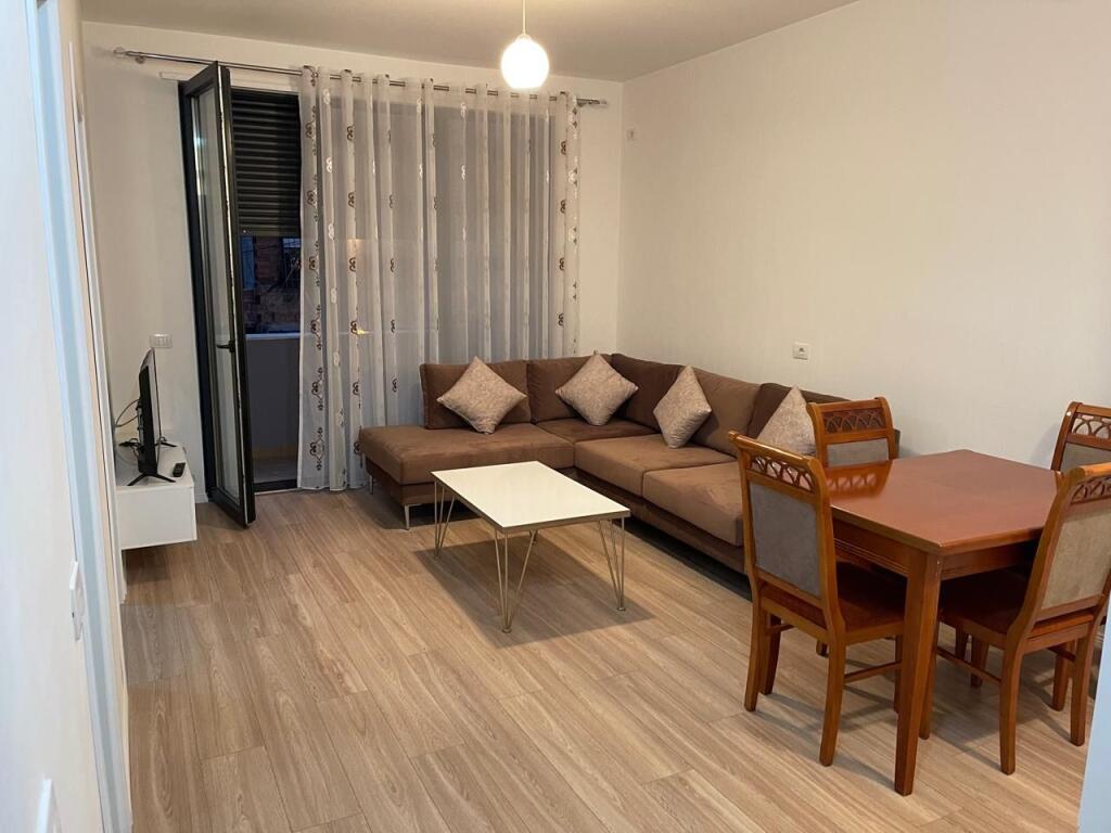 Apartament 1+1 me qira prane Selvise!