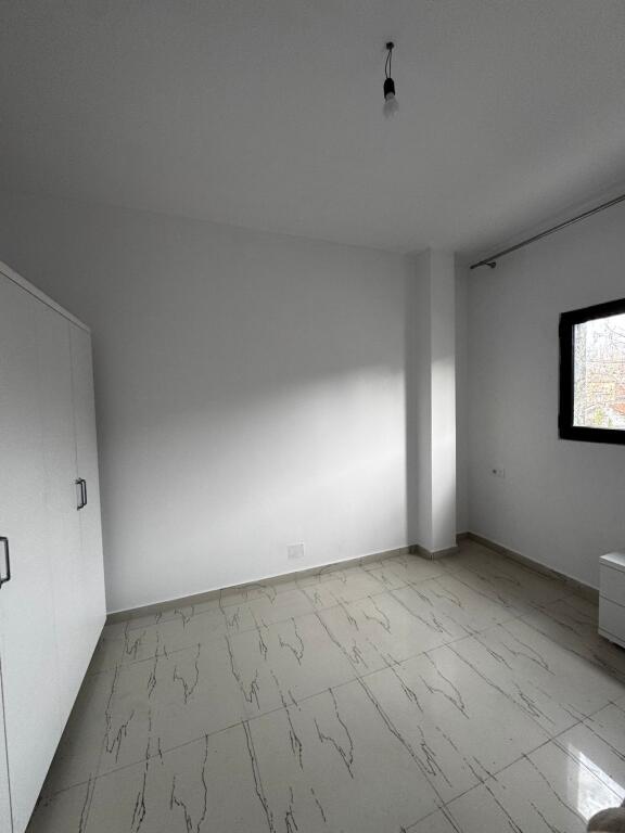 Shtëpi me qera 2+1-laprak,rruga llazar shapatini