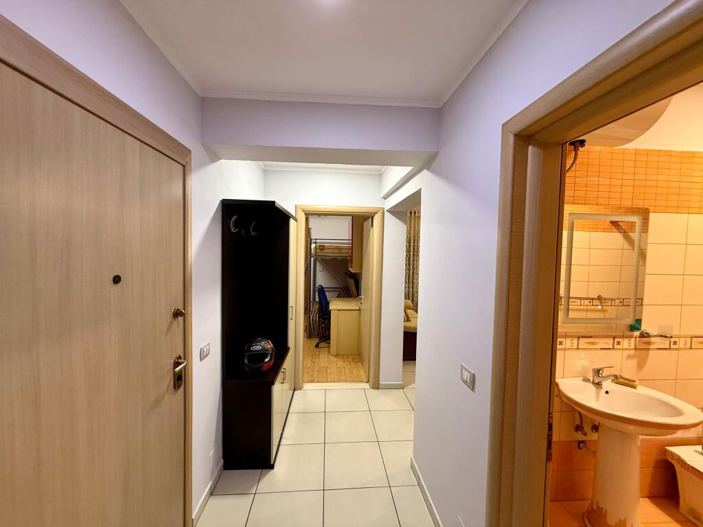 📣 QERA Apartament 2+1 Me 2 Tualete 📍 Myslym Shyri 💶 55.000 Leke/Muaj ✨  