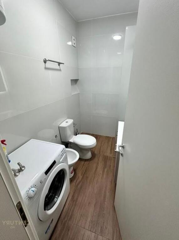 Shitet apartament 2+1+2