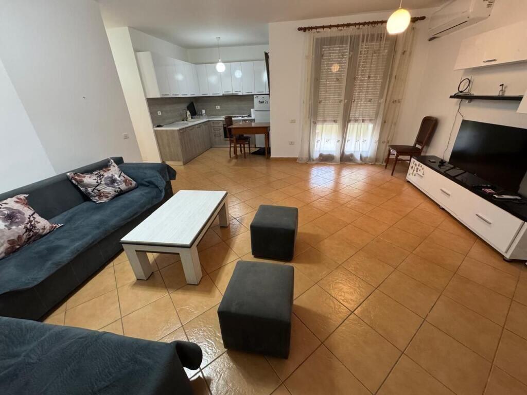 apartament 2+1 me qira tek Kopshti Botanik