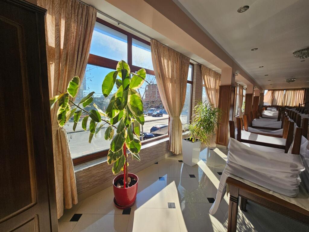 JEPET ME QIRA AMBIENT BIZNESI – 200 m²