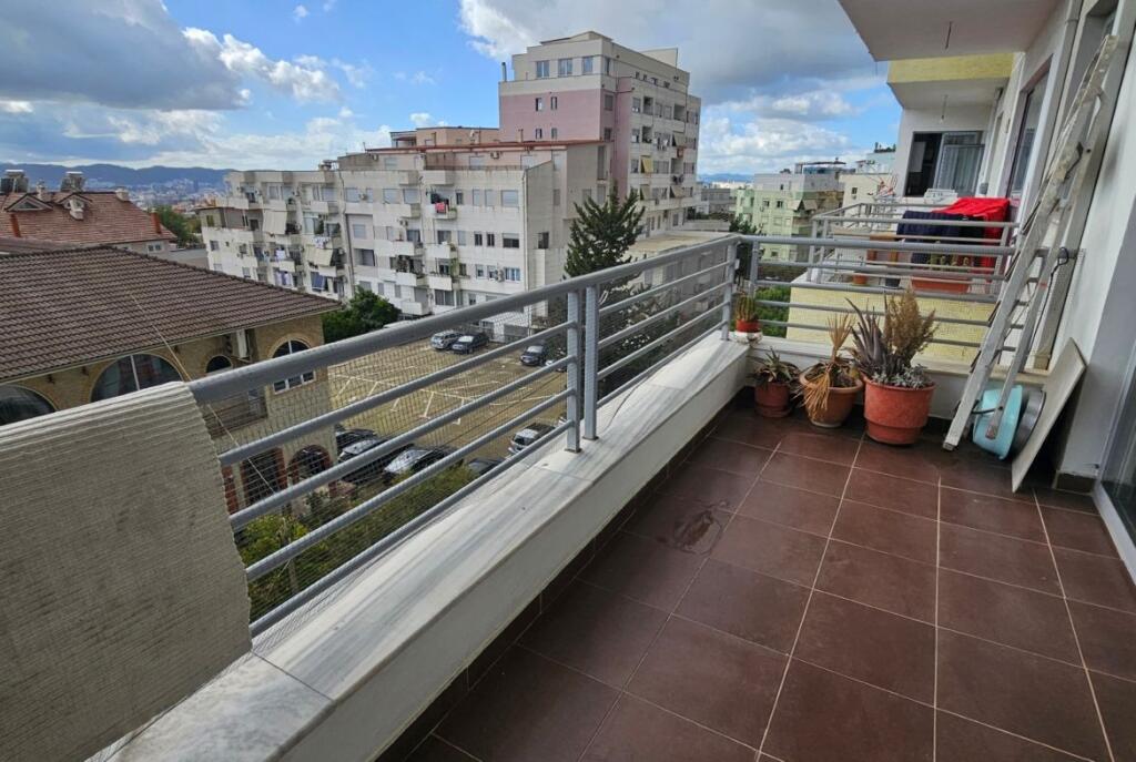 Ne Fresk Shitet Apartament 2+1 I Mobiluar!