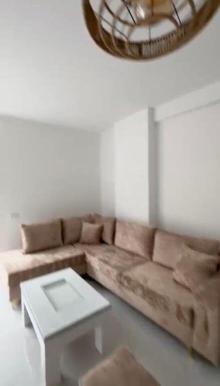 Jepet me Qira Apartament 2+1 Kamez